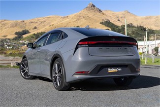 2023 Toyota Prius - Thumbnail