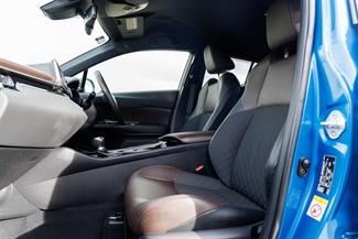 2017 Toyota C-HR - Thumbnail