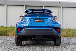 2017 Toyota C-HR - Thumbnail