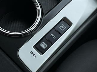 2014 Toyota Prius - Thumbnail