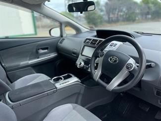 2014 Toyota Prius - Thumbnail