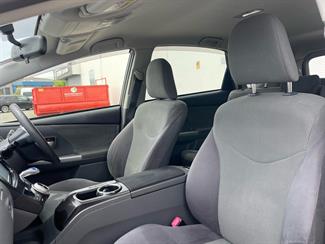 2014 Toyota Prius - Thumbnail