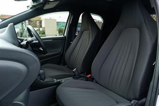 2020 Toyota Yaris - Thumbnail