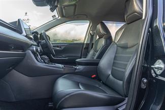 2020 Toyota RAV4 - Thumbnail