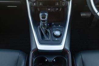 2020 Toyota RAV4 - Thumbnail