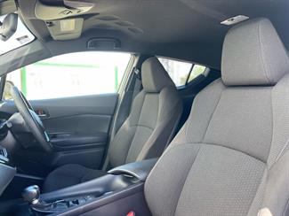 2017 Toyota C-HR - Thumbnail