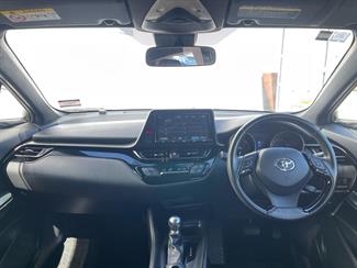2017 Toyota C-HR - Thumbnail