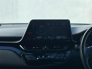 2017 Toyota C-HR - Thumbnail