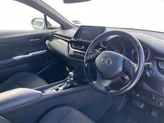 2017 Toyota C-HR - Thumbnail