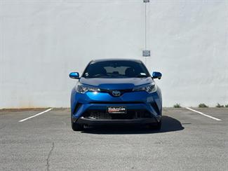 2017 Toyota C-HR - Thumbnail