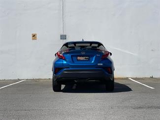 2017 Toyota C-HR - Thumbnail