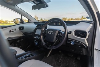 2020 Toyota Prius - Thumbnail