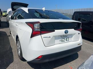 2020 Toyota Prius - Thumbnail