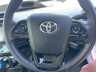 2020 Toyota Prius - Thumbnail
