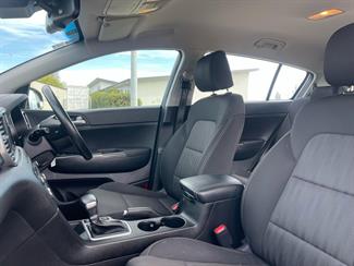 2021 Kia Sportage - Thumbnail