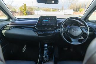 2017 Toyota C-HR - Thumbnail
