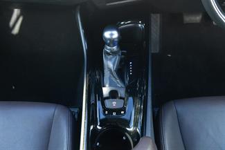 2017 Toyota C-HR - Thumbnail