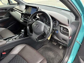 2017 Toyota C-HR - Thumbnail