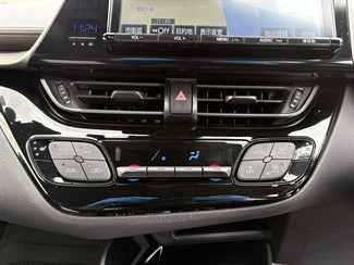 2017 Toyota C-HR - Thumbnail