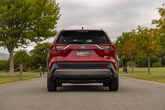 2020 Toyota RAV4 - Thumbnail