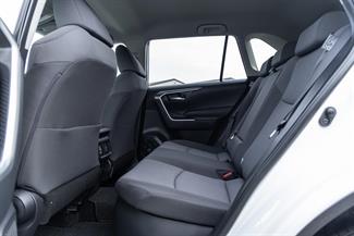 2019 Toyota RAV4 - Thumbnail