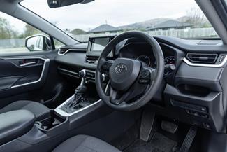 2019 Toyota RAV4 - Thumbnail