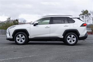 2019 Toyota RAV4 - Thumbnail