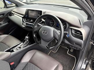 2017 Toyota C-HR - Thumbnail