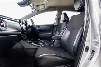 2016 Toyota Auris - Thumbnail