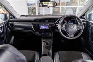 2016 Toyota Auris - Thumbnail