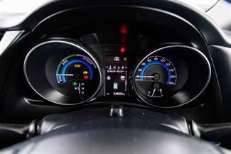 2016 Toyota Auris - Thumbnail