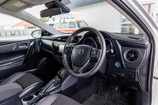 2016 Toyota Auris - Thumbnail