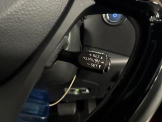 2017 Toyota C-HR - Thumbnail