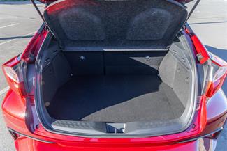 2017 Toyota C-HR - Thumbnail