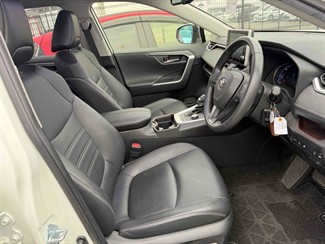 2020 Toyota RAV4 - Thumbnail