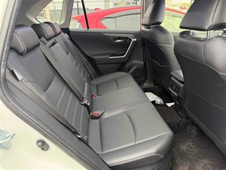 2020 Toyota RAV4 - Thumbnail