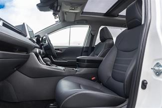 2019 Toyota RAV4 - Thumbnail