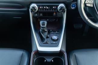 2019 Toyota RAV4 - Thumbnail