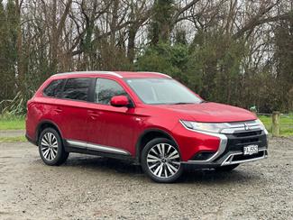 2022 Mitsubishi Outlander - Thumbnail