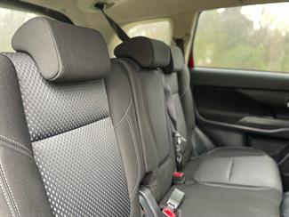 2022 Mitsubishi Outlander - Thumbnail