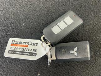 2022 Mitsubishi Outlander - Thumbnail