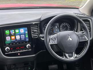2022 Mitsubishi Outlander - Thumbnail