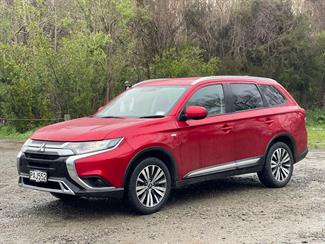 2022 Mitsubishi Outlander - Thumbnail