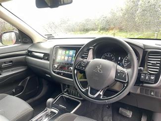 2022 Mitsubishi Outlander - Thumbnail