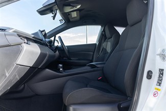 2017 Toyota C-HR - Thumbnail
