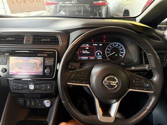 2017 Nissan LEAF - Thumbnail