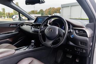 2017 Toyota C-HR - Thumbnail