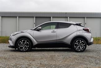 2017 Toyota C-HR - Thumbnail