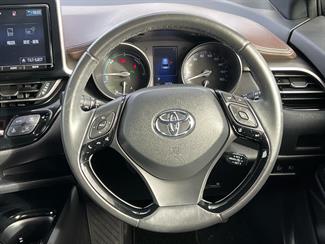 2017 Toyota C-HR - Thumbnail