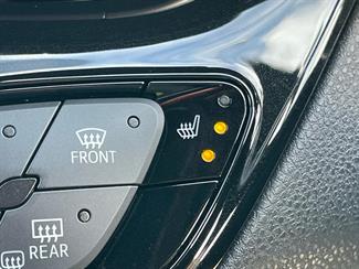 2017 Toyota C-HR - Thumbnail